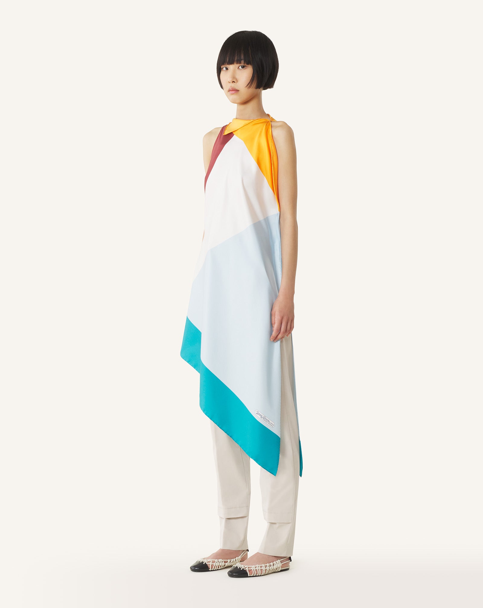 GRAPHIC PRINT SILK TOP