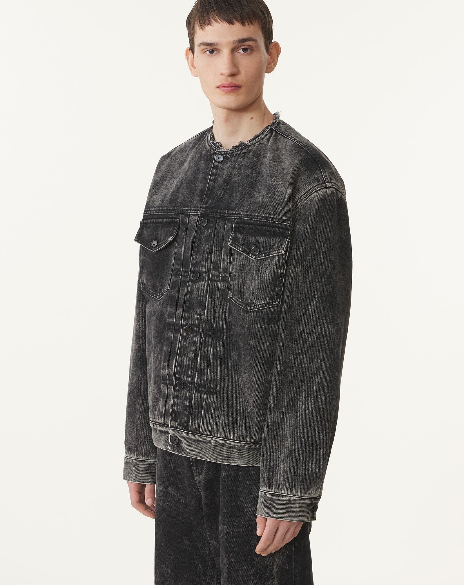COLLARLESS DENIM JACKET