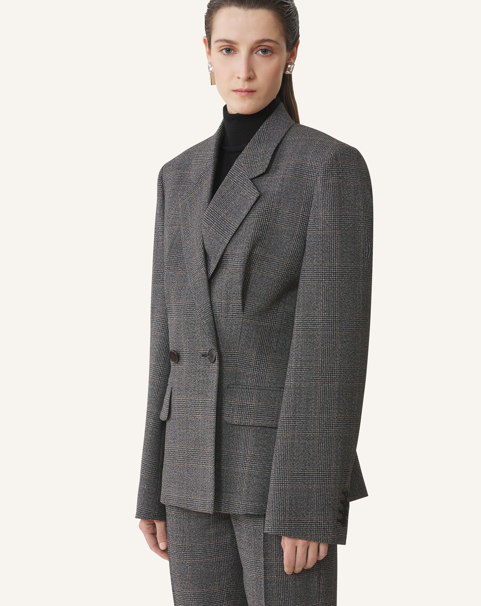 DOUBLE-BREASTED TAILORED JACKET