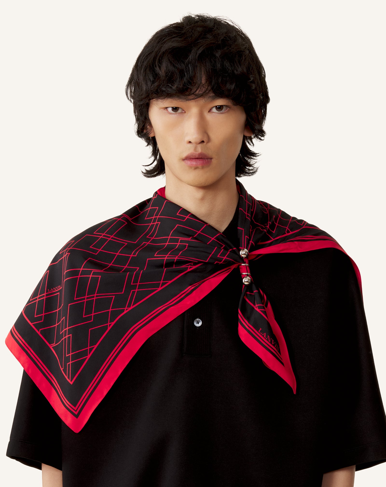 BLACK GRAPHIC DIAMOND MOTIF TOP WITH JEWELRY FASTENER