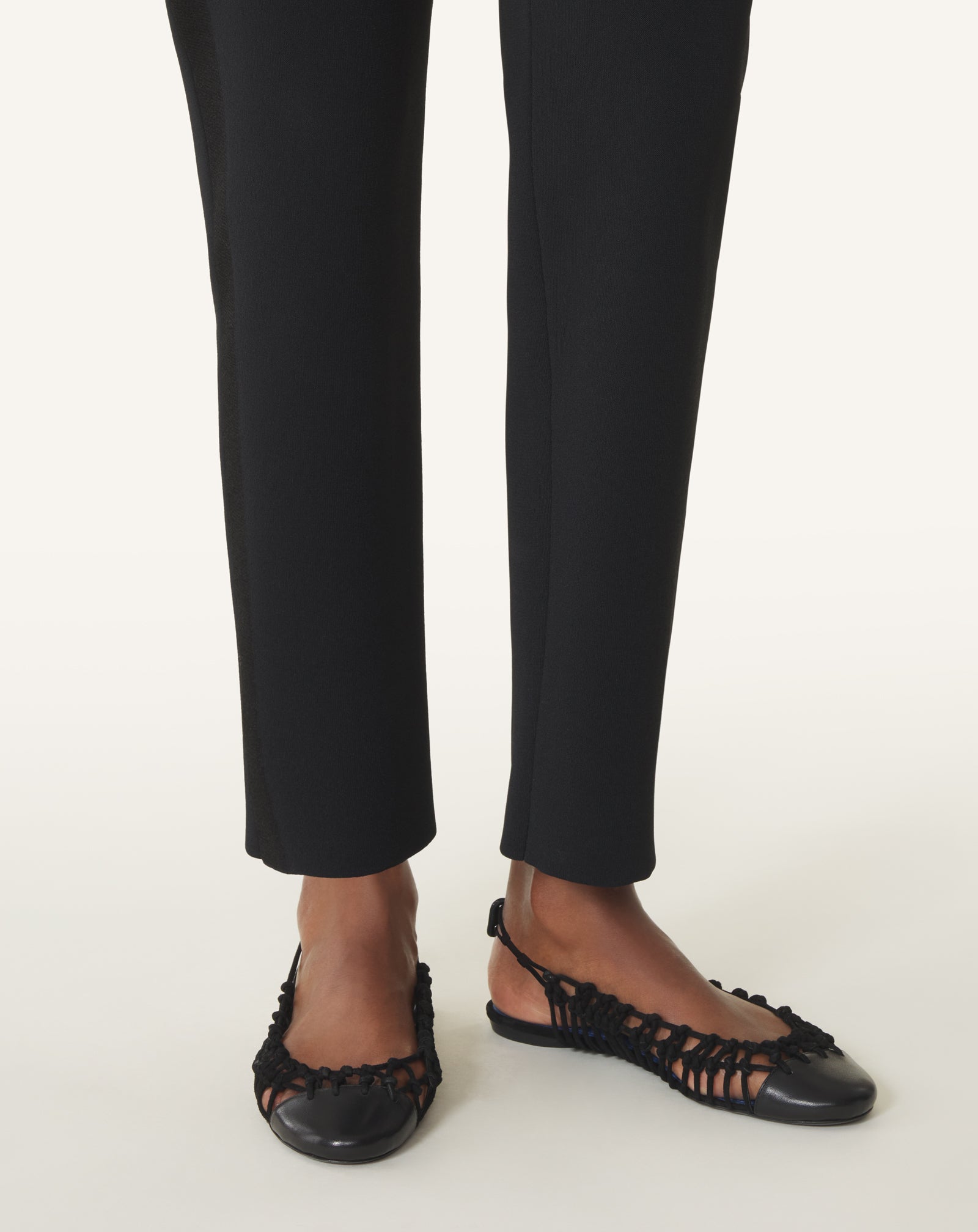 り*ゆ様 【CTHY】VEIN COWLEATHER LOAFERSEMBOSS Black Knitline Slingback Ballerina In Leather | Lanvin