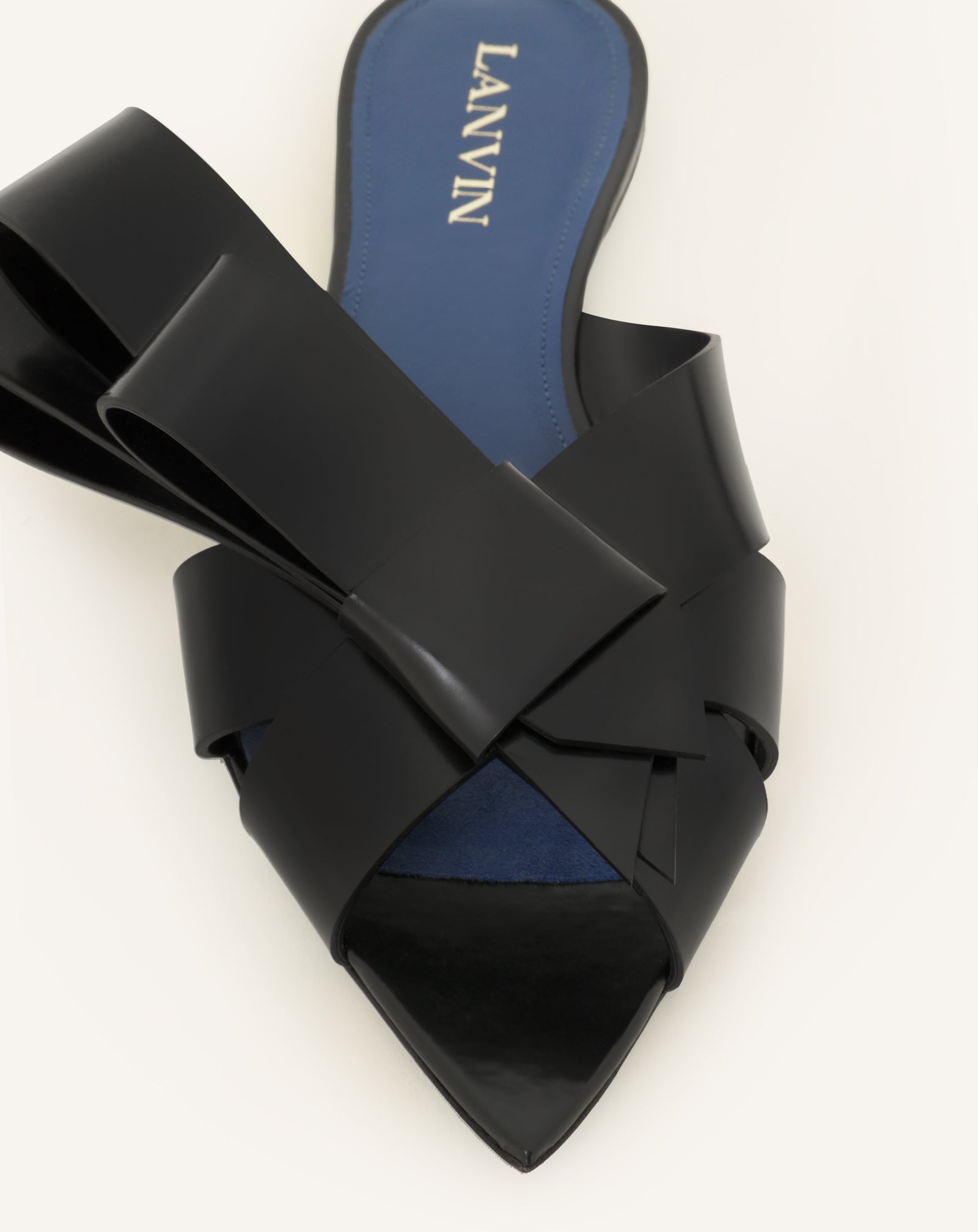 BLACK CADEAU MULE FLATS IN LEATHER