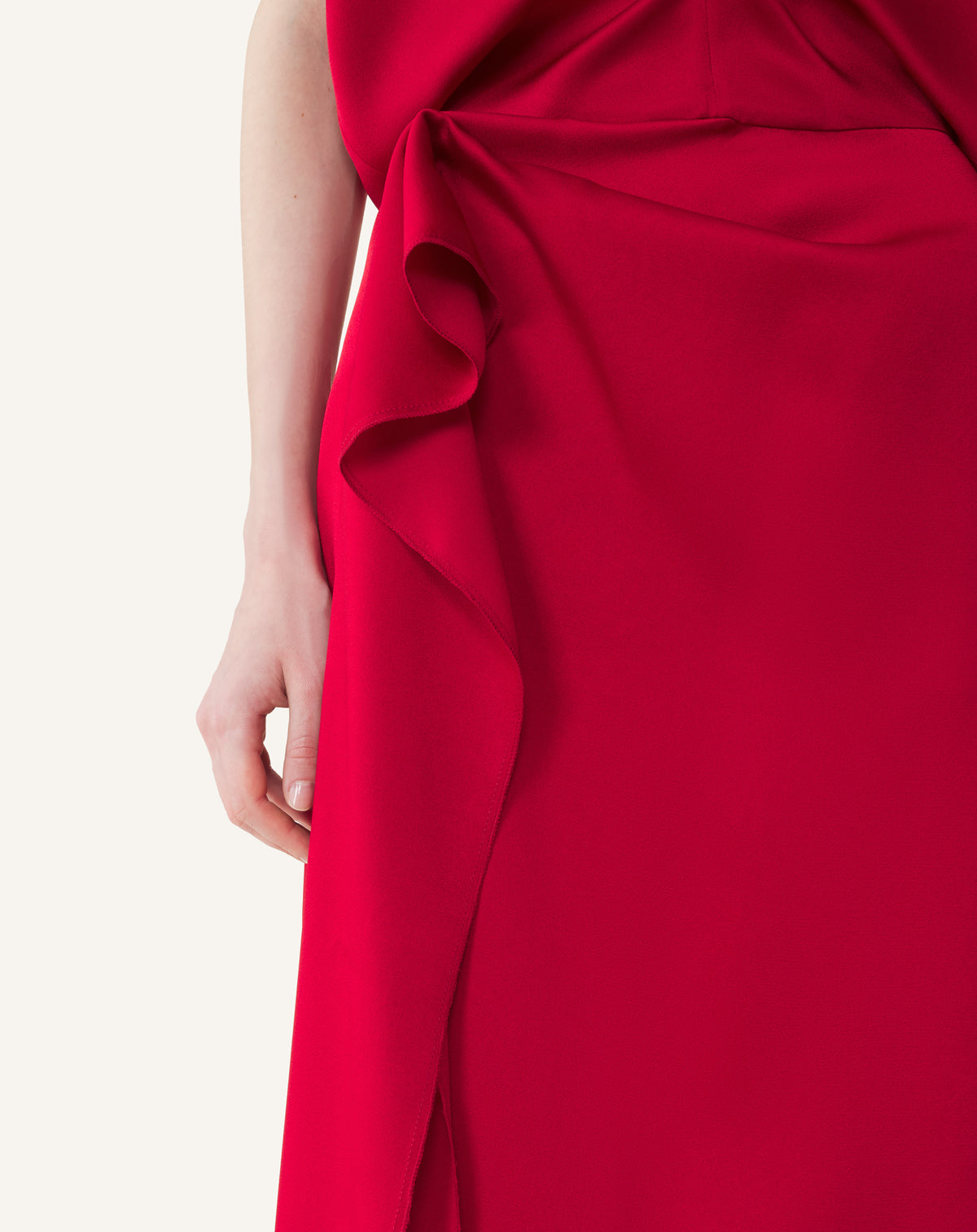 RED SLEEVELESS DRAPED DRESS IN SATIN