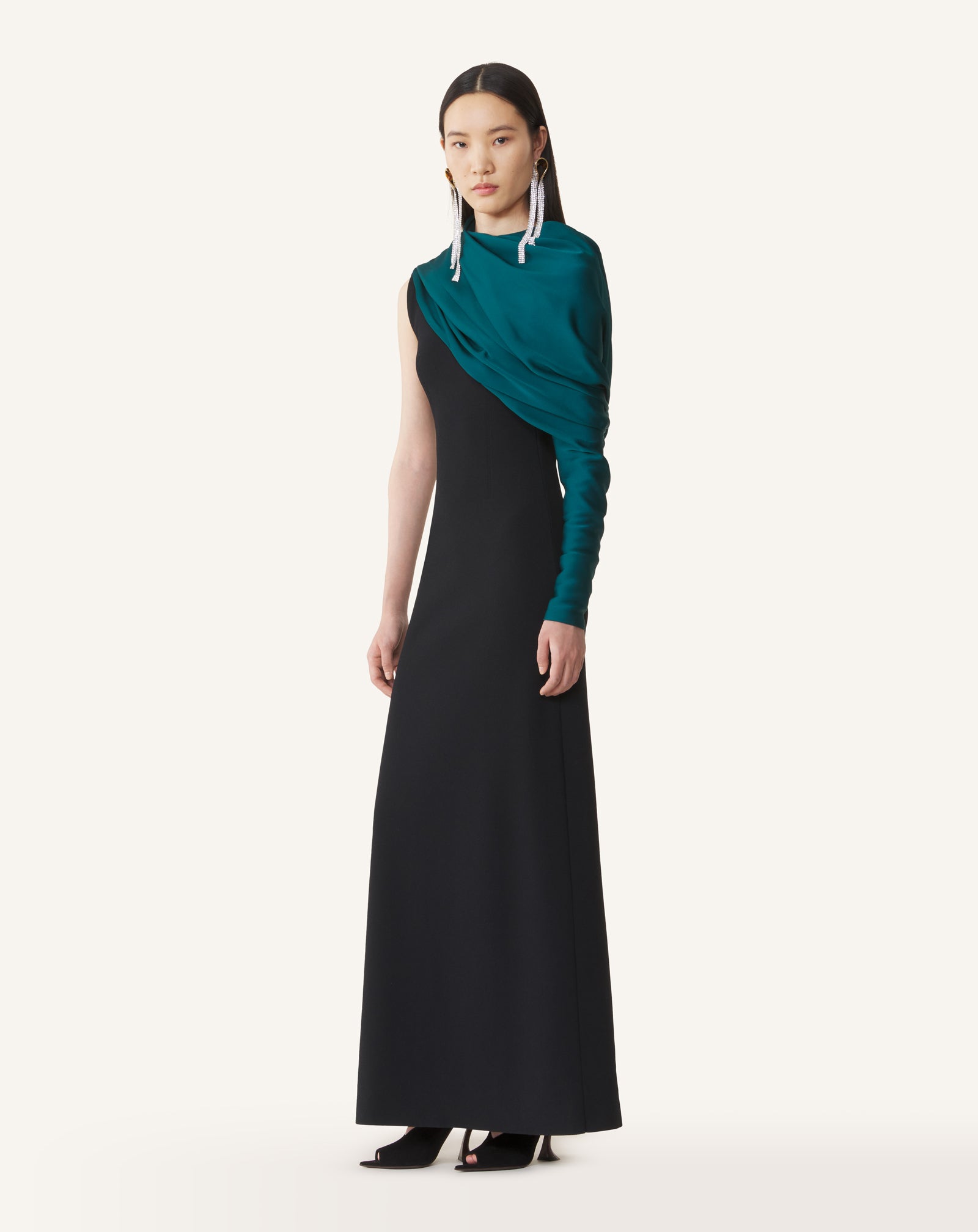 BLACK ASYMMETRICAL KNIT DRESS