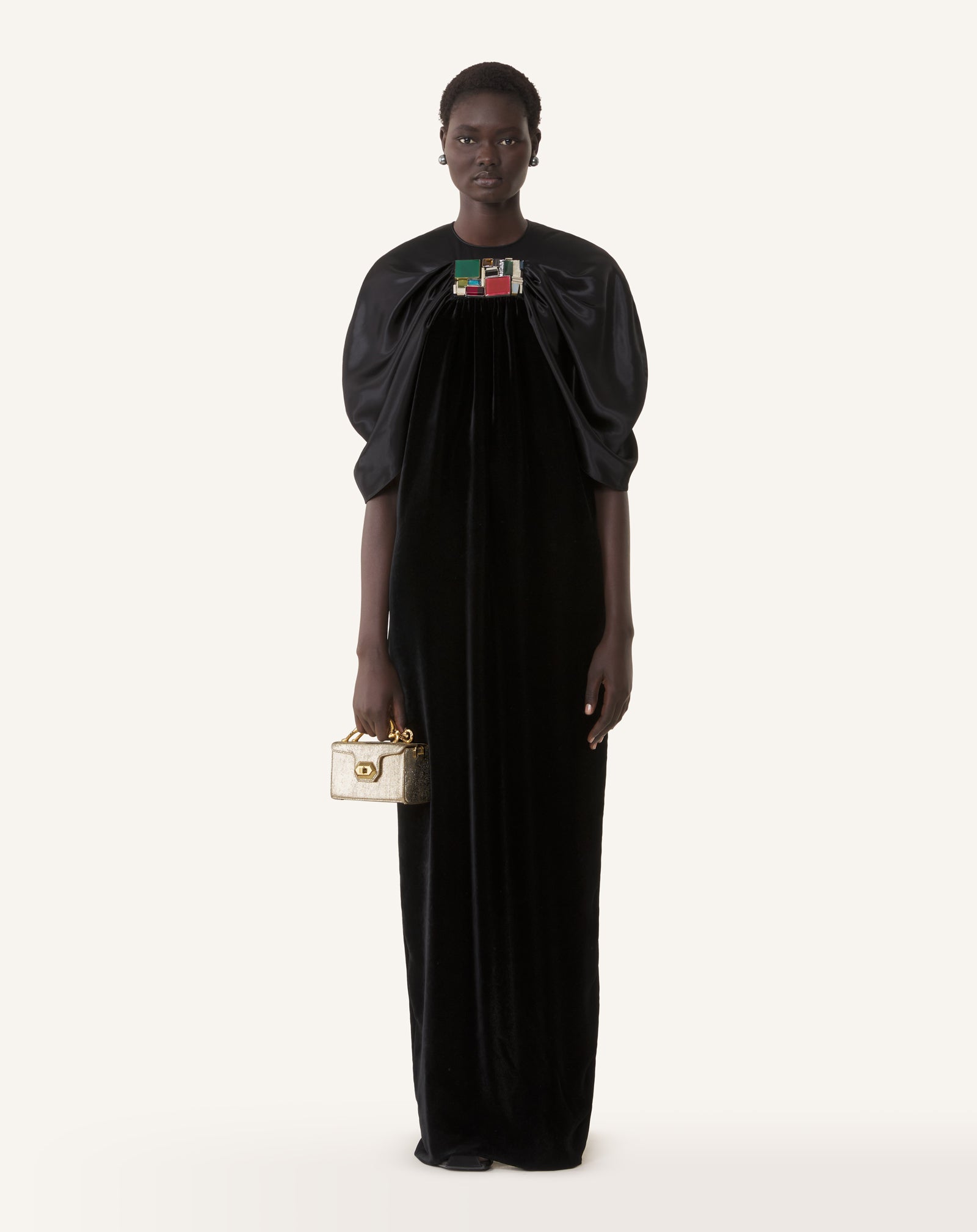 BLACK EMBROIDERED DRESS IN FLOWING VELVET