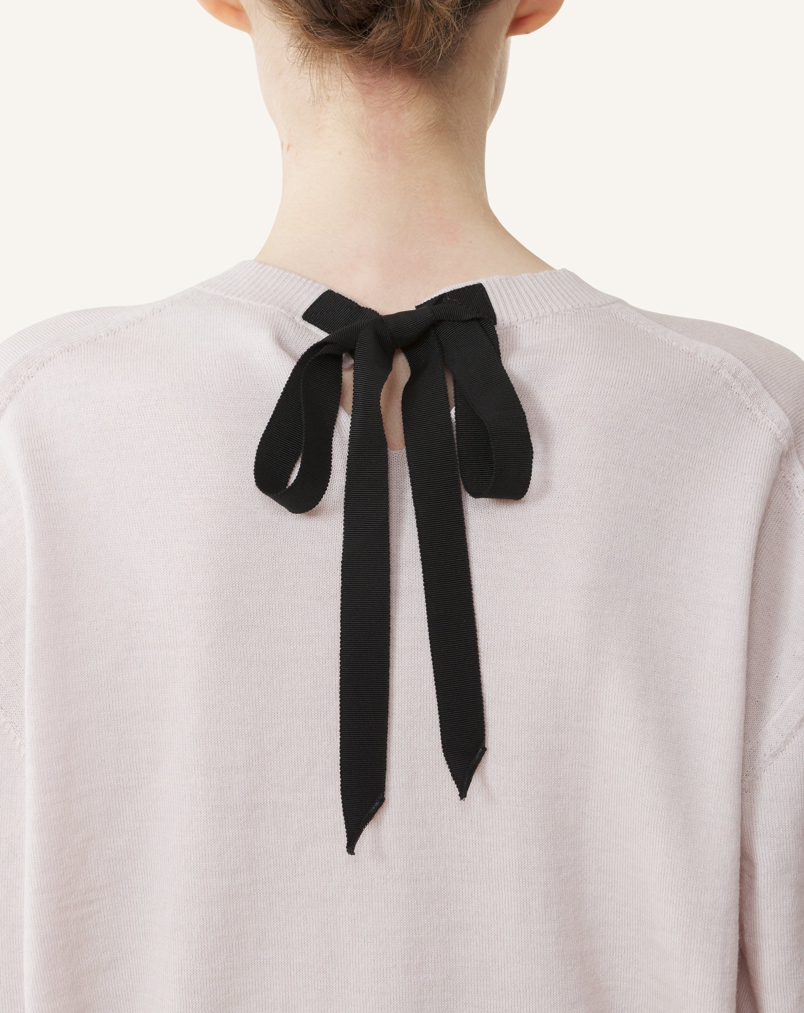 WHITE V-NECK MERINO SWEATER WITH GROSGRAIN DETAIL