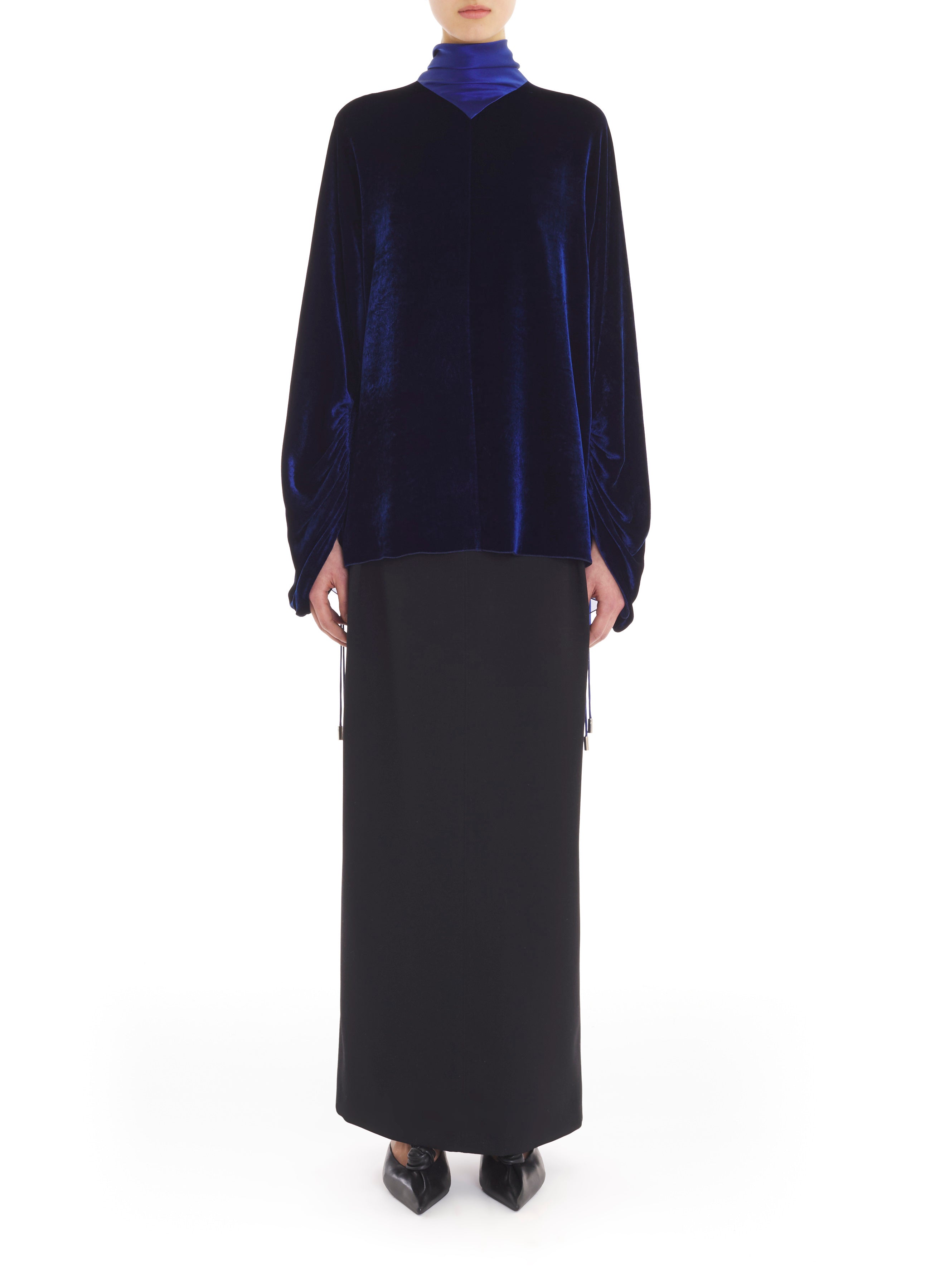 LAVALLIERE COLLAR BLOUSE