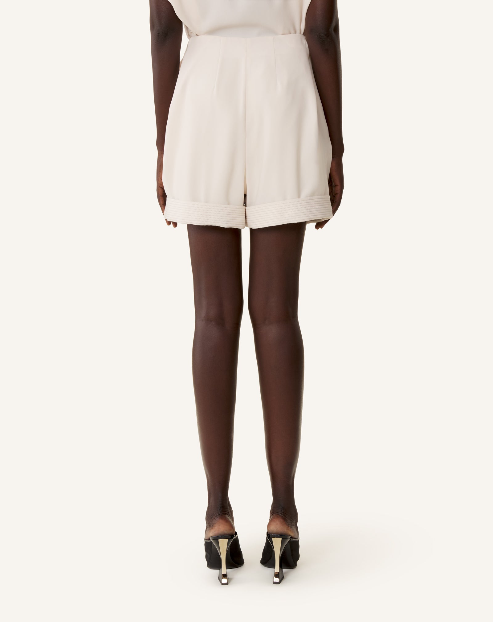 WHITE CREPE PLEATED SHORTS