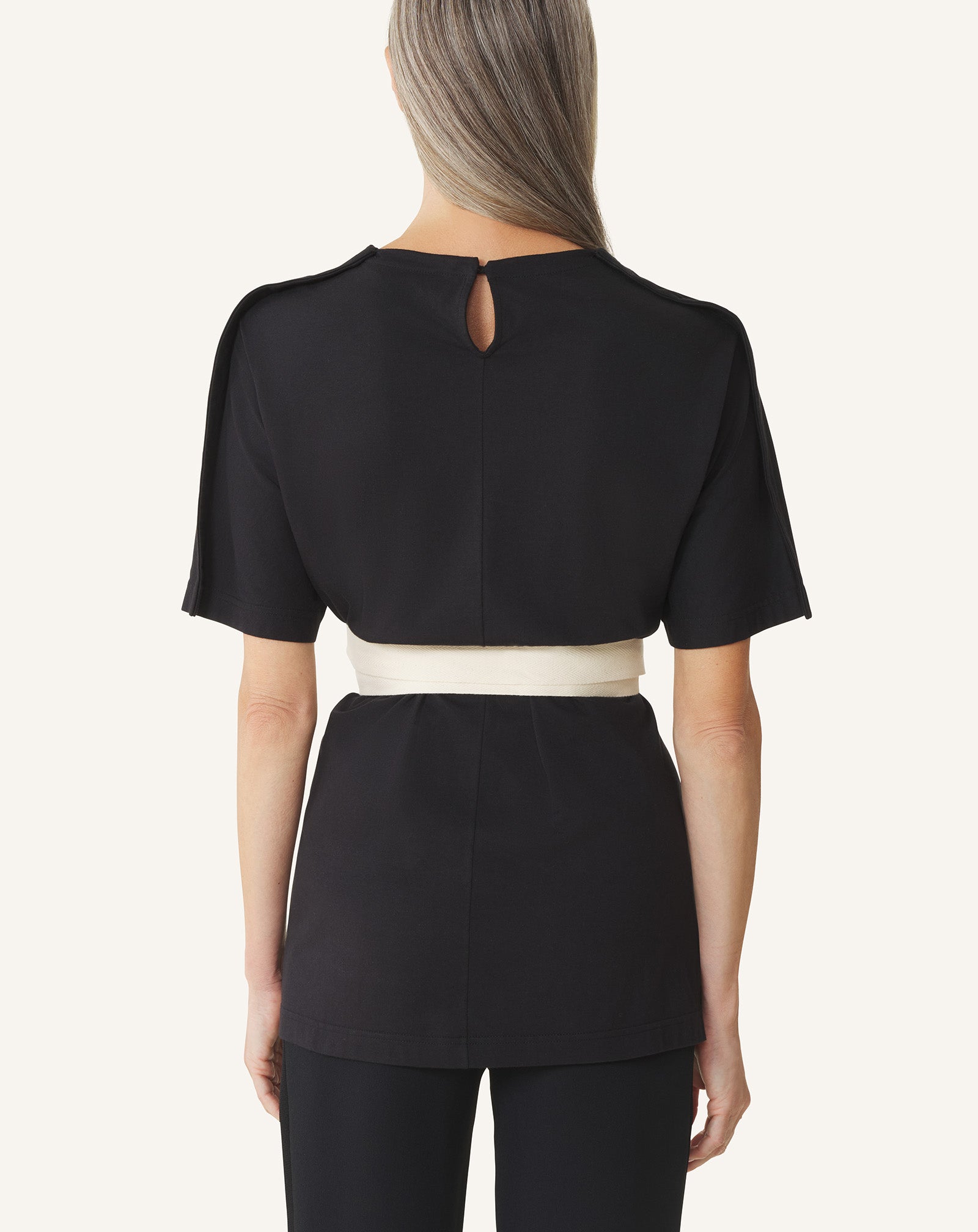 BLACK BELTED T-SHIRT IN COTTON AND SILK
