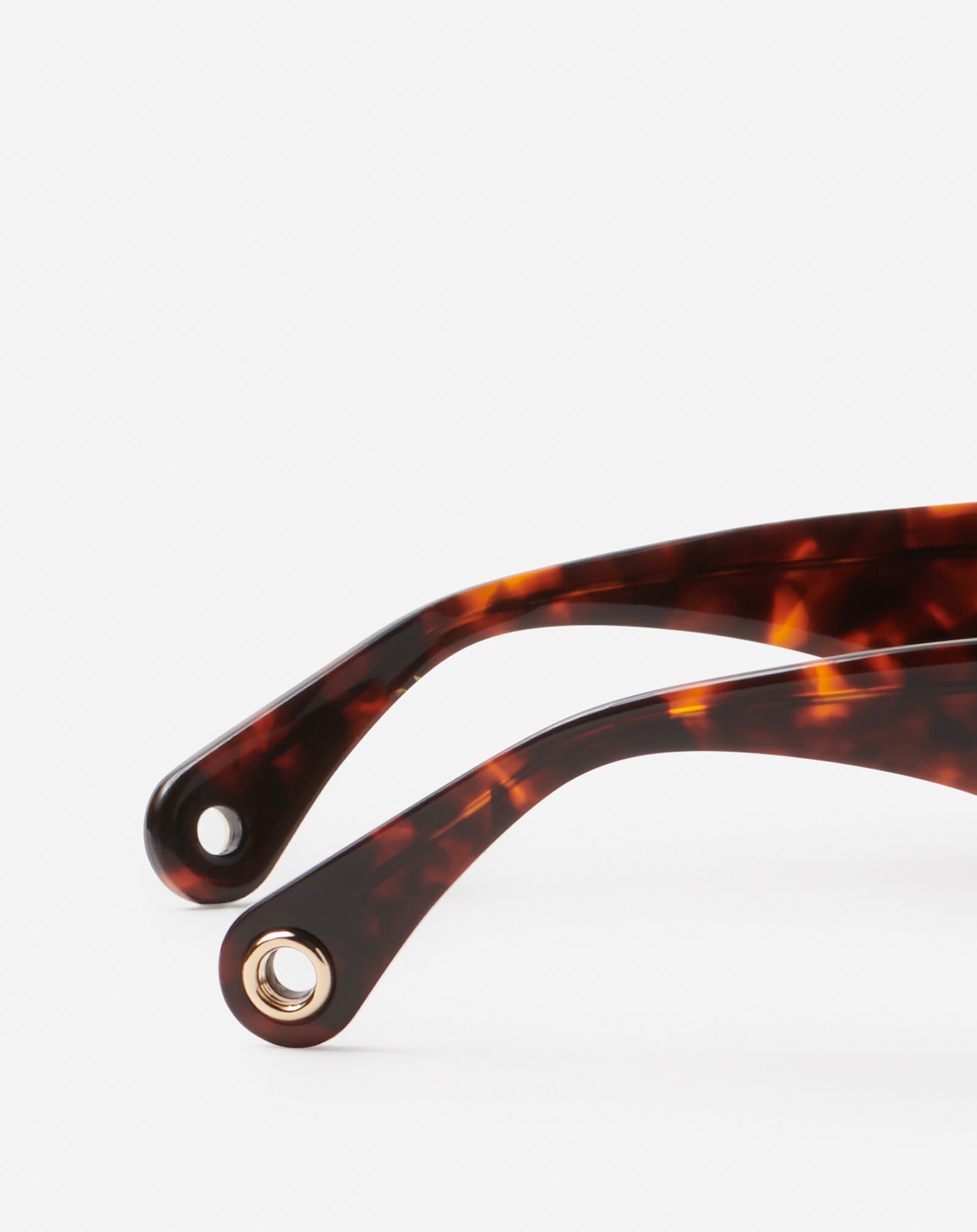 SIGNATURE SUNGLASSES