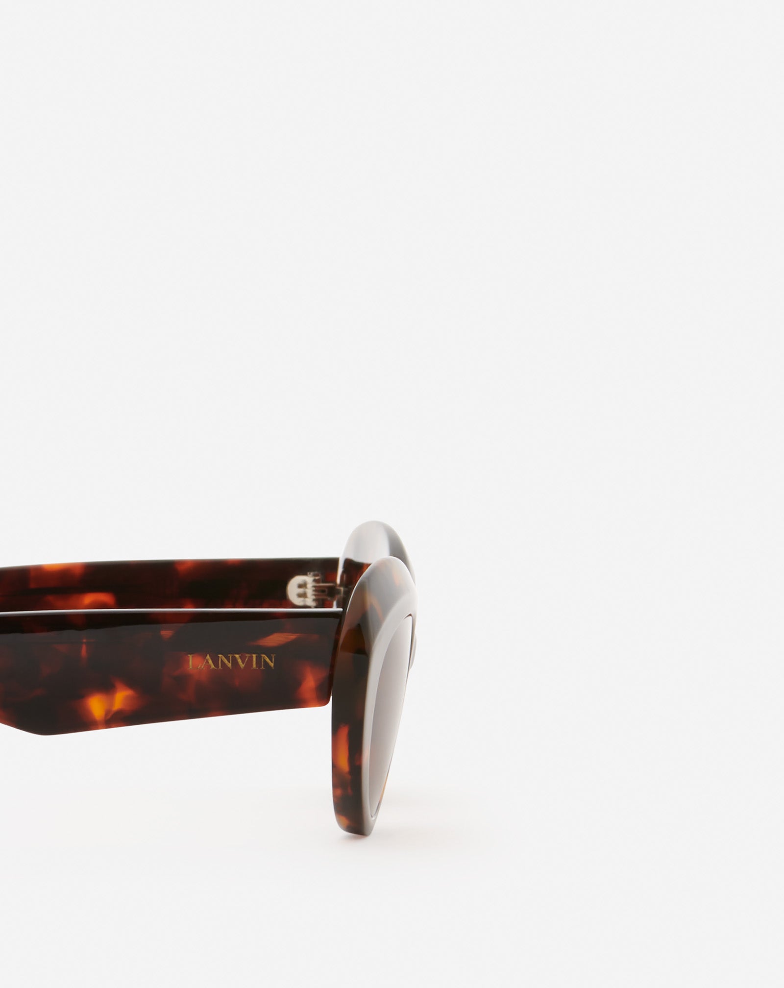SIGNATURE SUNGLASSES